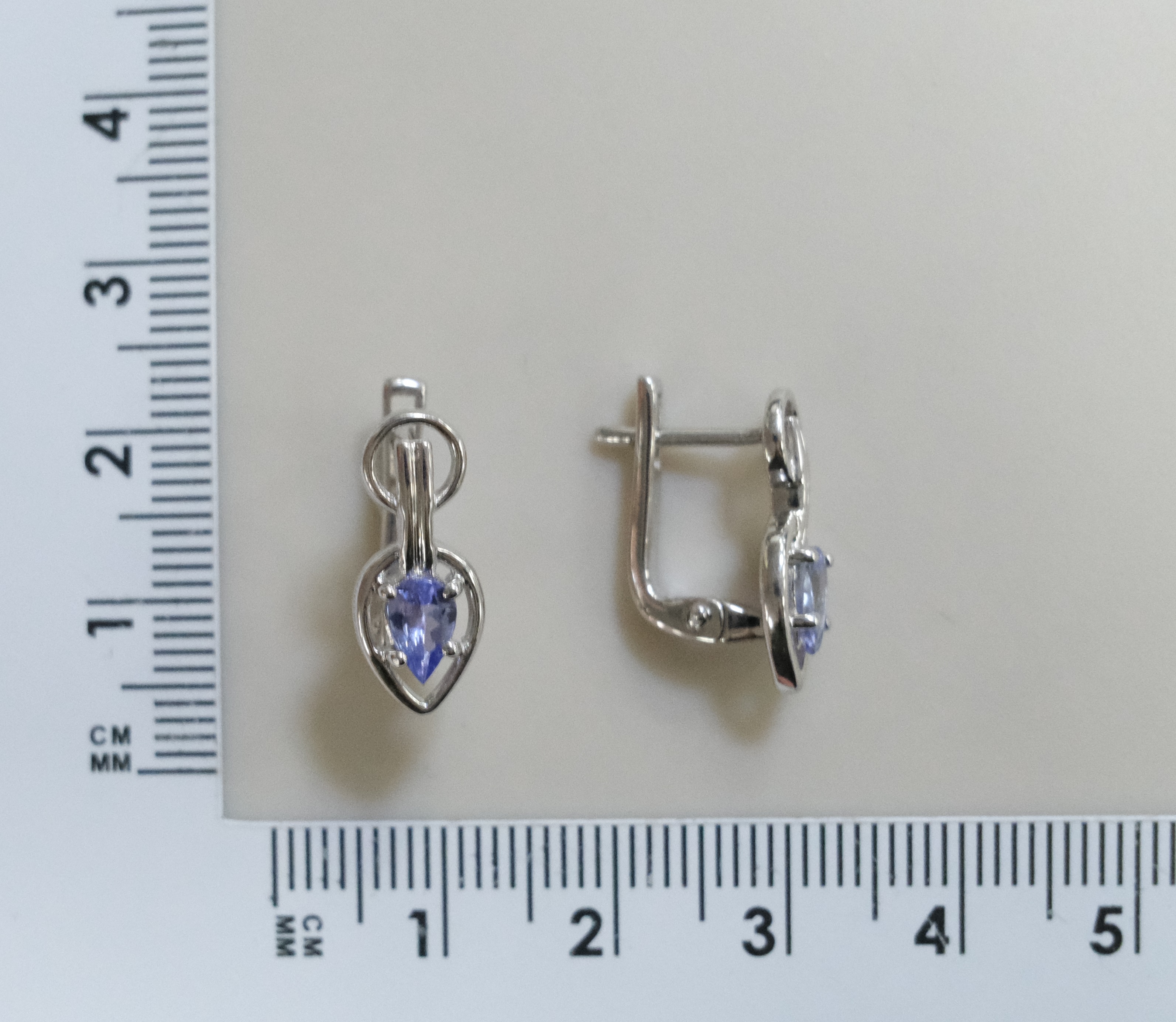 Серебряные серьги с танзанитами